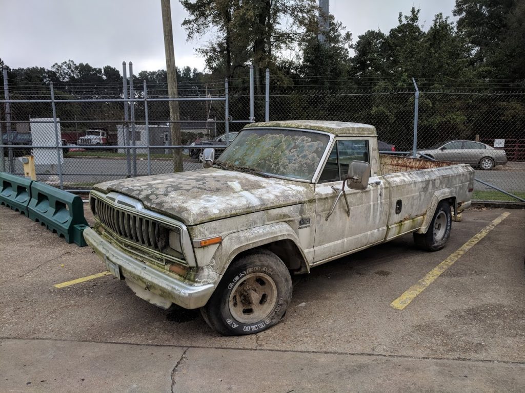 rusty old 4wd jeep j10 pickup